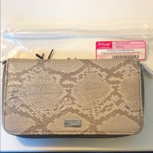 Thirty One Wallet, All About the Benjamins